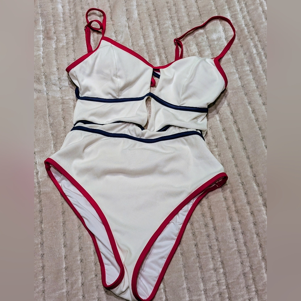 Cupshe White One-Piece Swimsuit - Size M | Beach Summer Americana Style - Picture 5 of 6